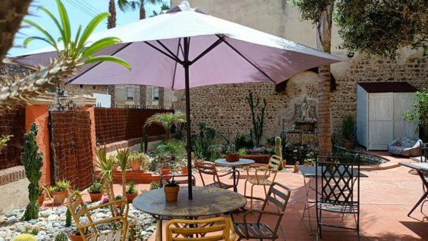 El Castell Embruixat Hotel Saint-Hippolyte  Bagian luar foto
